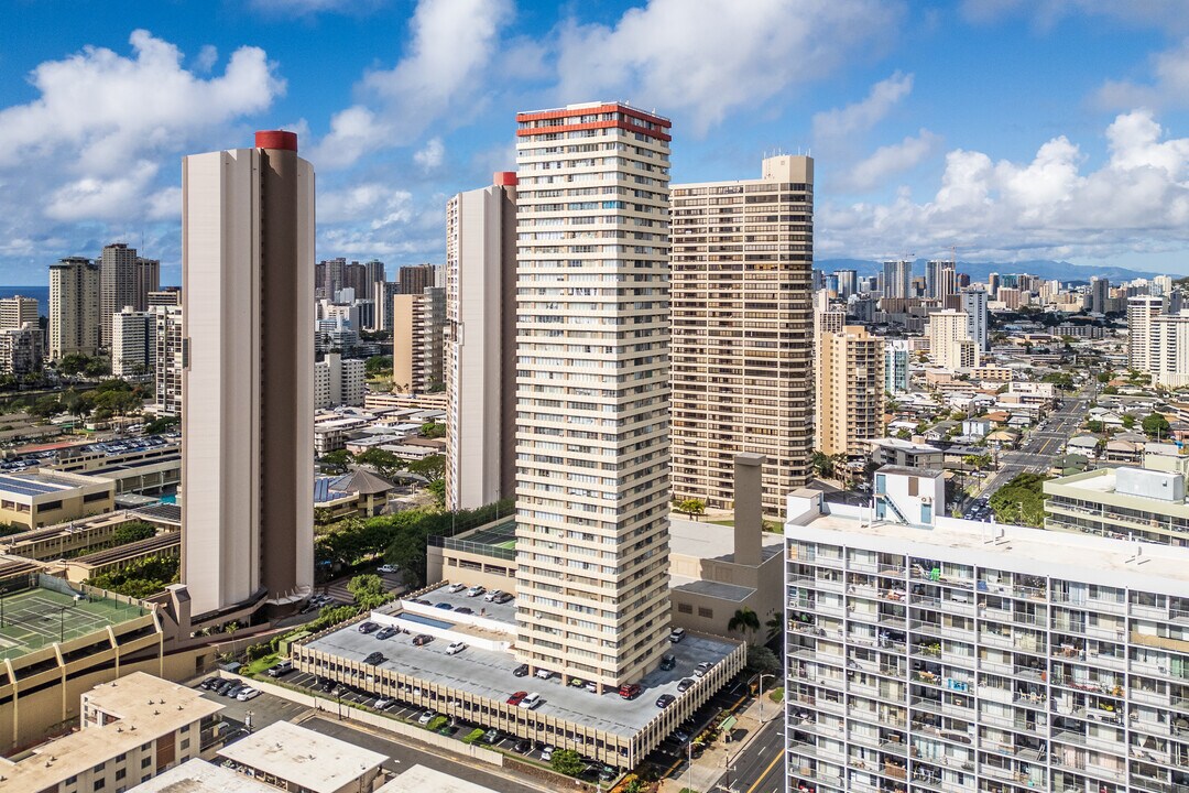 Regency Tower in Honolulu, HI - Building Photo