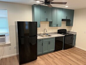 535 Plymouth St in Houston, TX - Building Photo - Building Photo