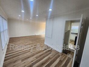 3700 Taylorsville Rd in Louisville, KY - Building Photo - Building Photo