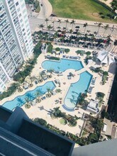 253 NE 2nd St, Unit 1607 in Miami, FL - Building Photo - Building Photo