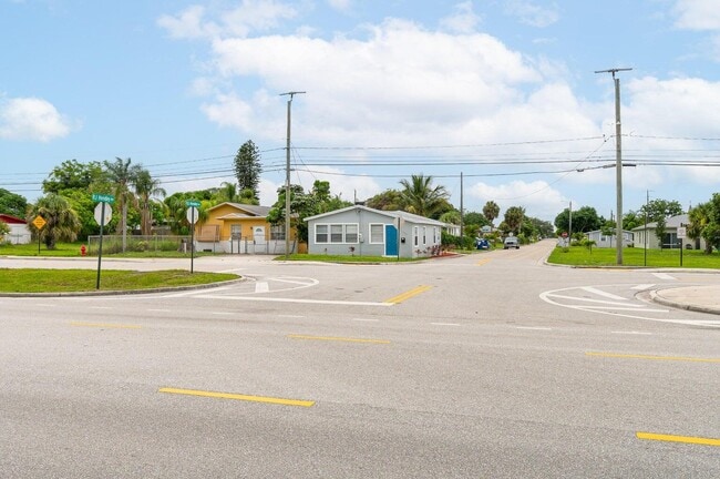 1497 Silver Beach Rd in Riviera Beach, FL - Building Photo - Building Photo