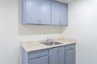 Holiday Orchard Apartments in Hayward, CA - Foto de edificio - Building Photo