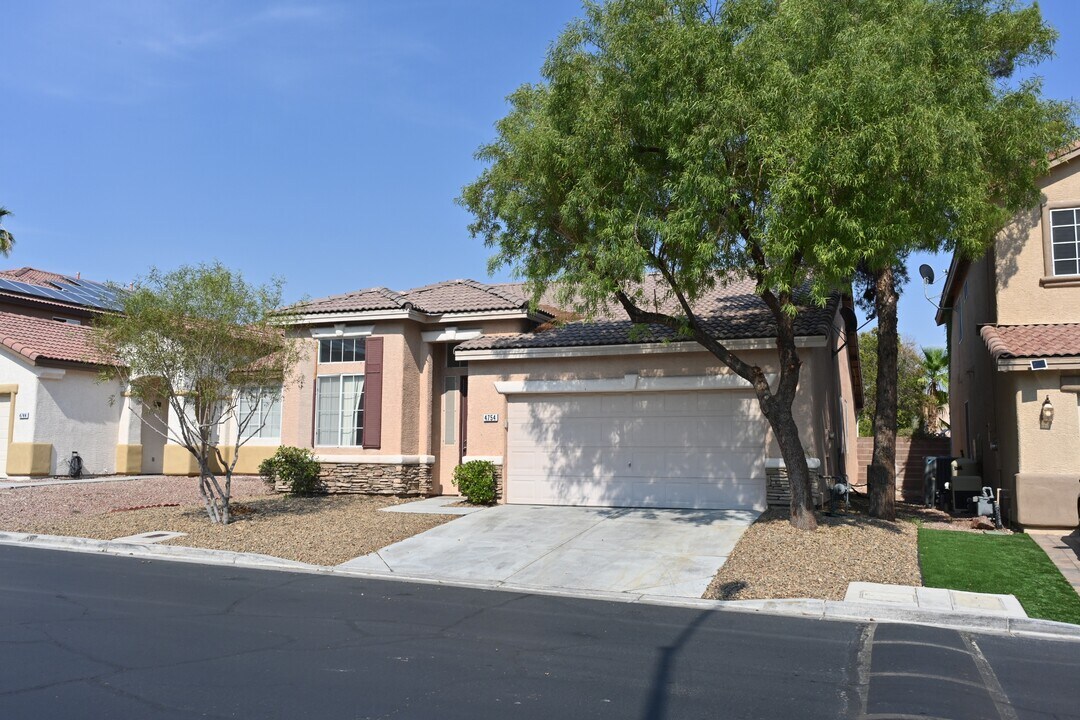 4745 S Jensen St in Las Vegas, NV - Building Photo