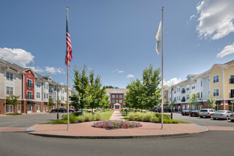 The Village at Taylor Pond in Bedford, MA - Building Photo - Building Photo