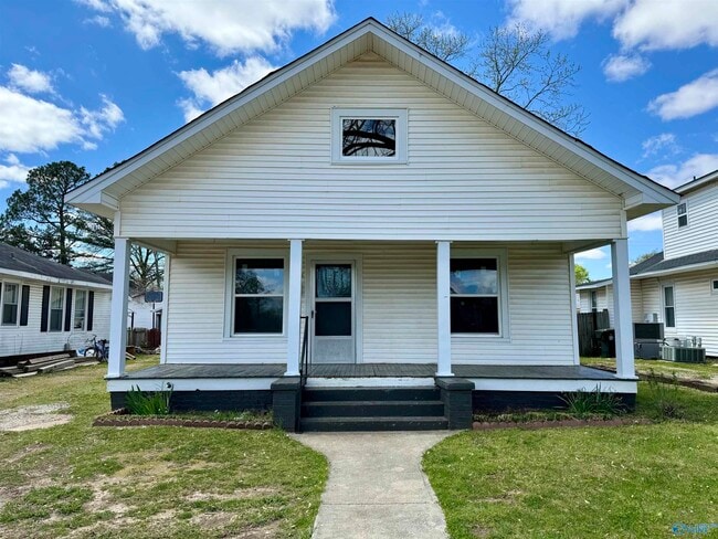 property at 505 S Houston St