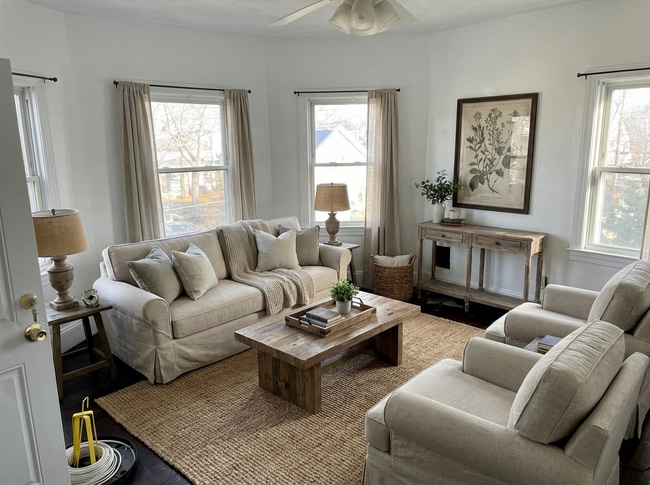 49 Carpenter St, Unit 3 in Attleboro, MA - Building Photo - Building Photo