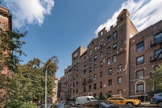 Evergreen Owners in Jackson Heights, NY - Foto de edificio - Building Photo