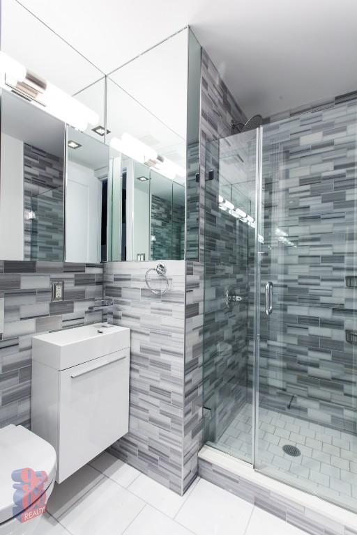 326 E 35th St in New York, NY - Building Photo - Building Photo