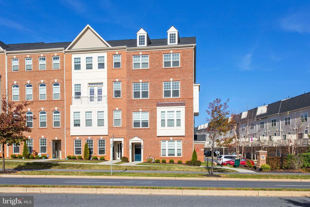 7086 Executive Way in Frederick, MD - Building Photo