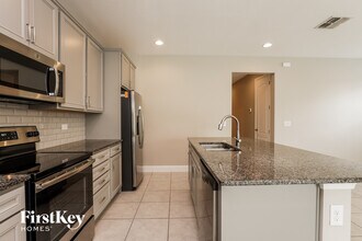 1246 Stratton Ave in Groveland, FL - Foto de edificio - Building Photo