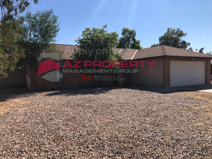 7039 W Cameron Dr in Peoria, AZ - Building Photo