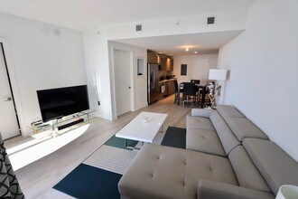 121 NE 34th St, Unit 2914 in Miami, FL - Building Photo - Building Photo