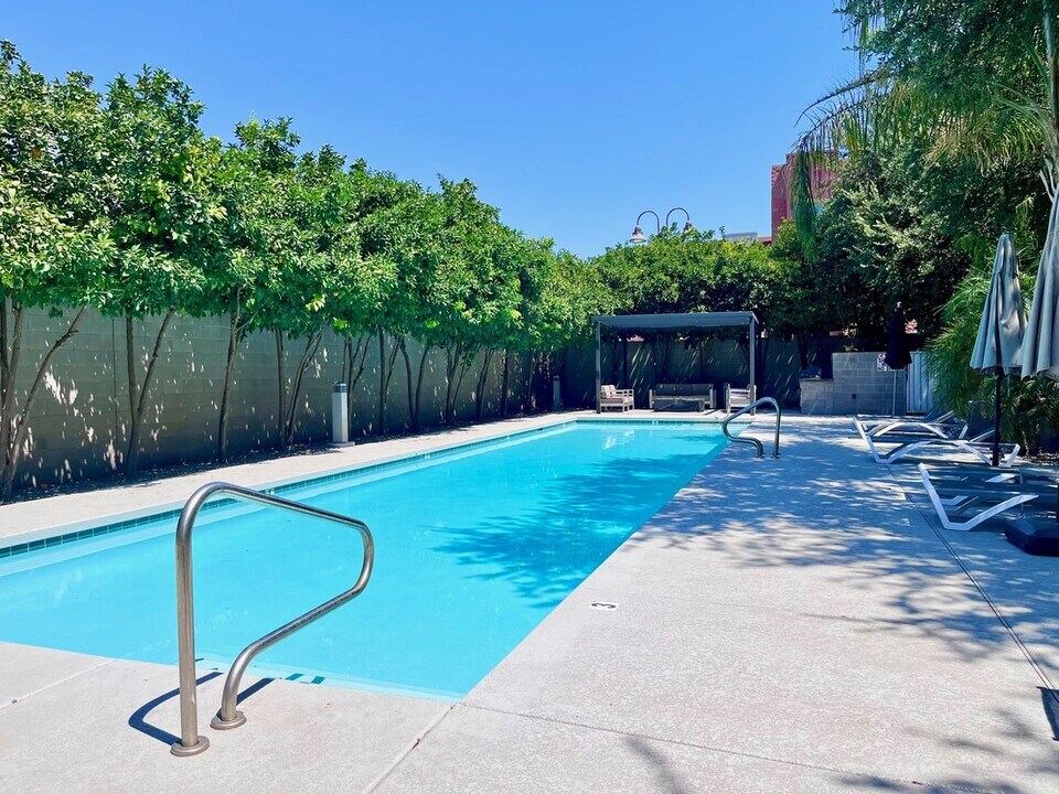 374 S Farmer Ave in Tempe, AZ - Building Photo