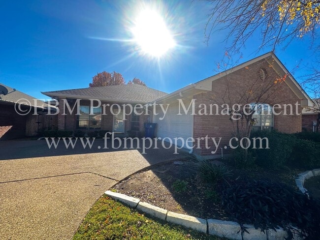 708 Nandina Way in Waxahachie, TX - Building Photo - Building Photo