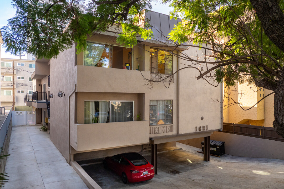 1651 Camden Ave in Los Angeles, CA - Building Photo