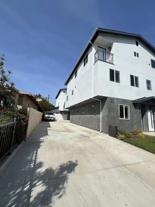 1731 E 68th St in Los Angeles, CA - Building Photo