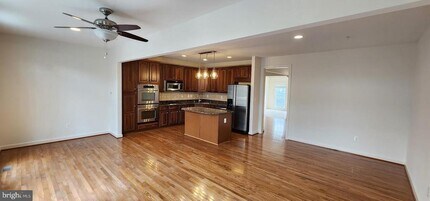23812 Burdette Forest Rd in Clarksburg, MD - Foto de edificio - Building Photo