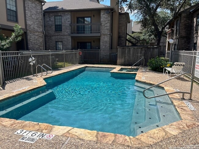 11839 Parliament Dr in San Antonio, TX - Building Photo - Building Photo