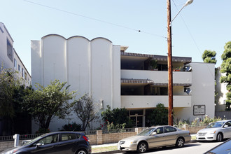 Willis Town House in Sherman Oaks, CA - Building Photo - Building Photo