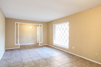 9713 Hummingbird Ln in Oklahoma City, OK - Building Photo - Building Photo