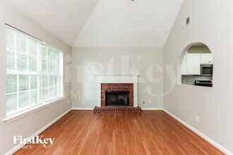 721 Peteywood Dr in Austell, GA - Building Photo - Building Photo
