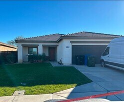 697 Diamond St in Imperial, CA - Building Photo