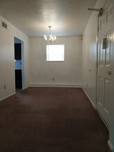 8041 Pippin Rd, Unit E-1 in Cincinnati, OH - Foto de edificio - Building Photo