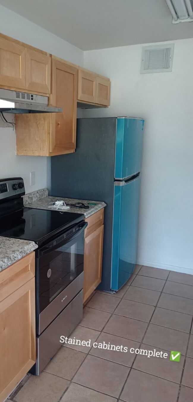 121 Lazy Ln, Unit D in Sealy, TX - Foto de edificio - Building Photo