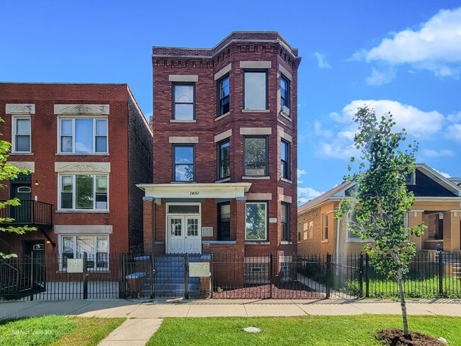 property at 1451 N Monticello Ave