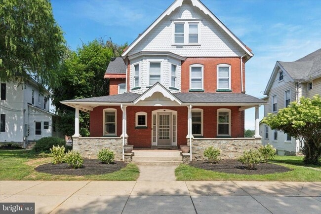 31 Downing Ave