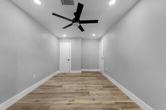 7609 St Lo Rd in Houston, TX - Building Photo - Building Photo