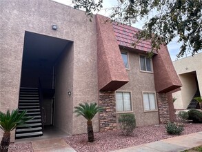 4965 Indian River Dr in Las Vegas, NV - Building Photo - Building Photo