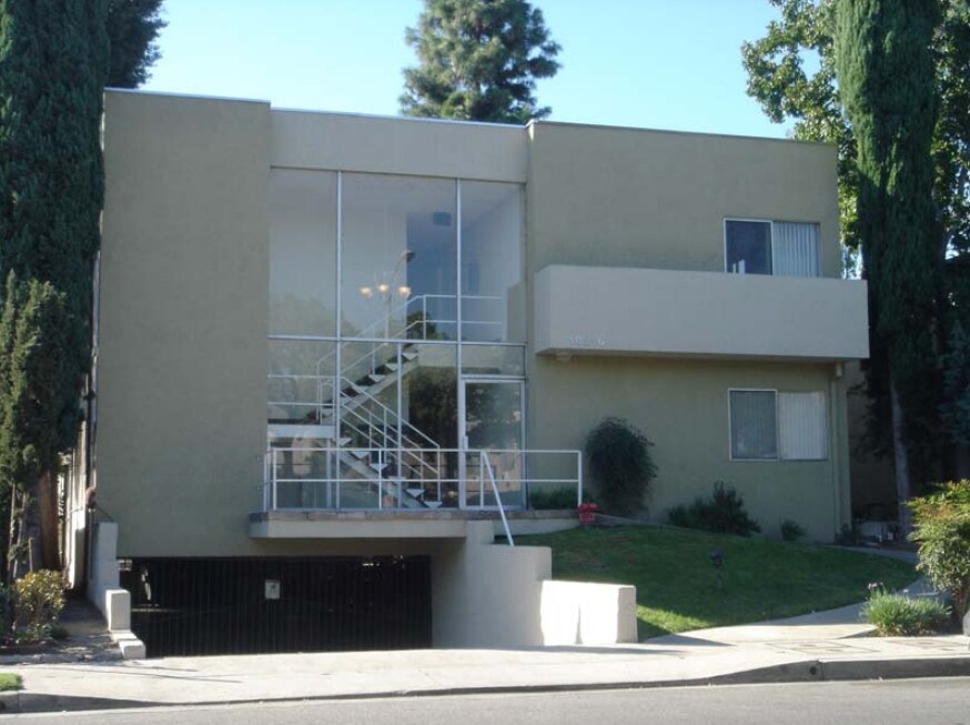 The Camarillo Avenue Apartments in North Hollywood, CA - Foto de edificio