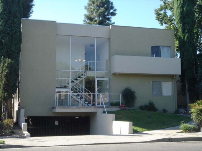 The Camarillo Avenue Apartments