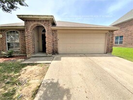 913 Sycamore St in Burleson, TX - Building Photo