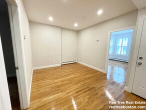 130 P St, Unit 1 in Boston, MA - Foto de edificio - Building Photo