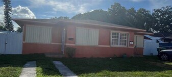 6720 NW 5th Pl in Miami, FL - Building Photo