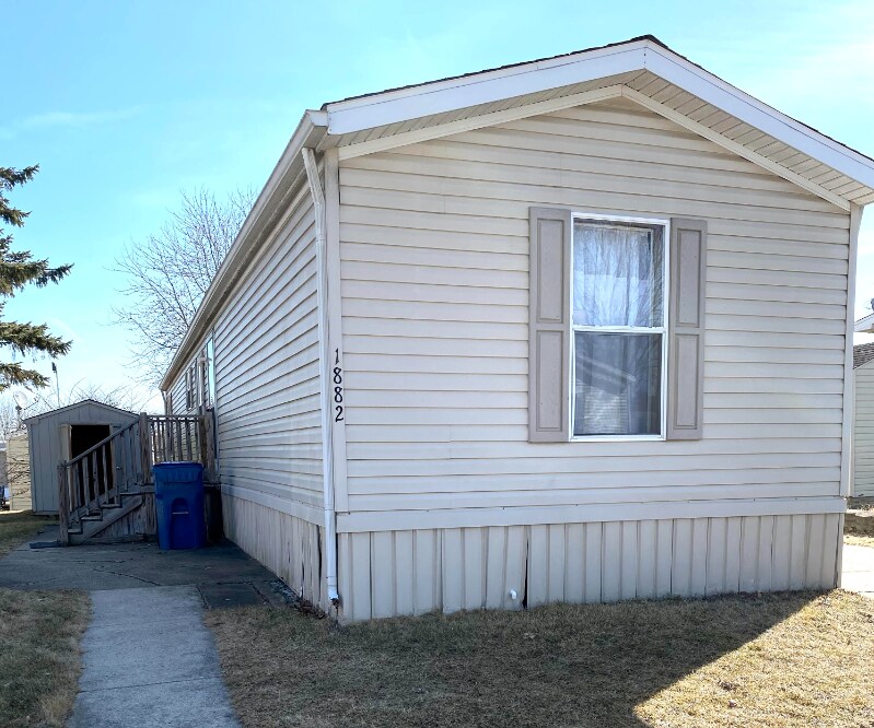 1882 Stafford Ct in Milford, MI - Building Photo