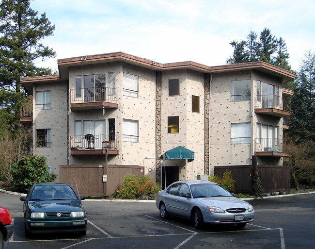 Holly Creek Apartments in Des Moines, WA - Building Photo - Building Photo