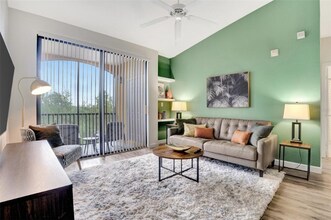 8335 38th St Cir E in Sarasota, FL - Foto de edificio - Building Photo