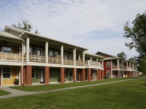 The Groves at Mile Branch in Covington, LA - Foto de edificio - Building Photo