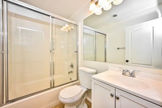 9175 S Cullen Wy in Inglewood, CA - Foto de edificio - Building Photo