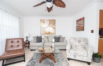 6872 SW 15th St in Pompano Beach, FL - Building Photo - Building Photo