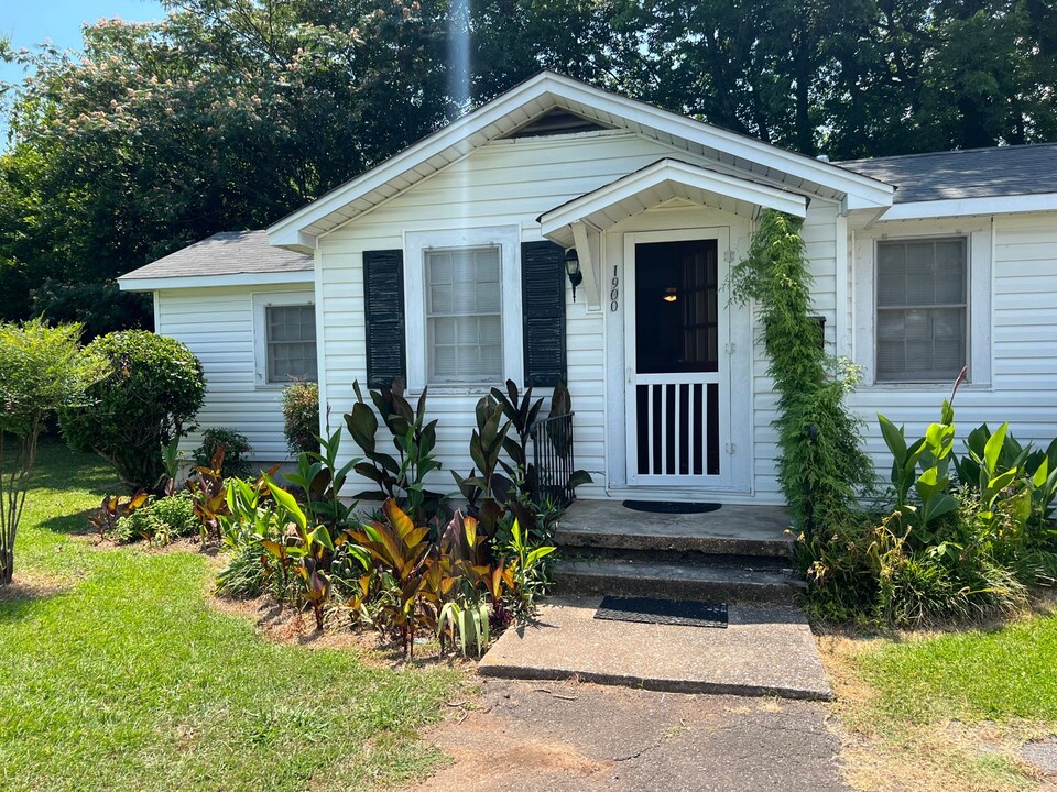 1900 4th Ave in Tuscaloosa, AL - Foto de edificio