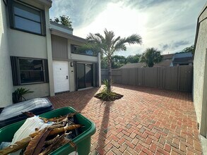 11413 SW 110th Ln in Miami, FL - Foto de edificio - Building Photo