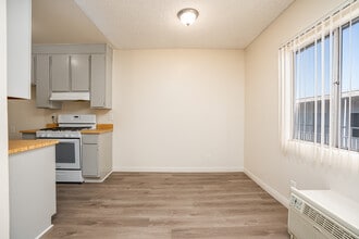 7762 Foothill Blvd in Tujunga, CA - Building Photo - Interior Photo