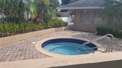 2091 NW 96th Terrace in Pembroke Pines, FL - Building Photo - Building Photo