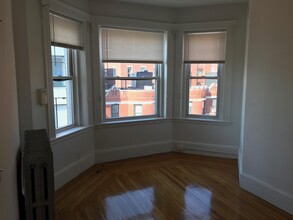 47 Hemenway St, Unit 38 in Boston, MA - Building Photo - Building Photo