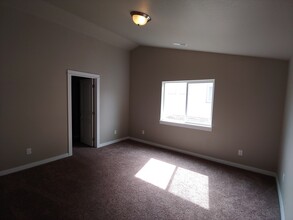 13094 N Loveland Way in Hayden, ID - Foto de edificio - Building Photo