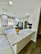 7630 Pesaro Dr in Sarasota, FL - Building Photo - Building Photo